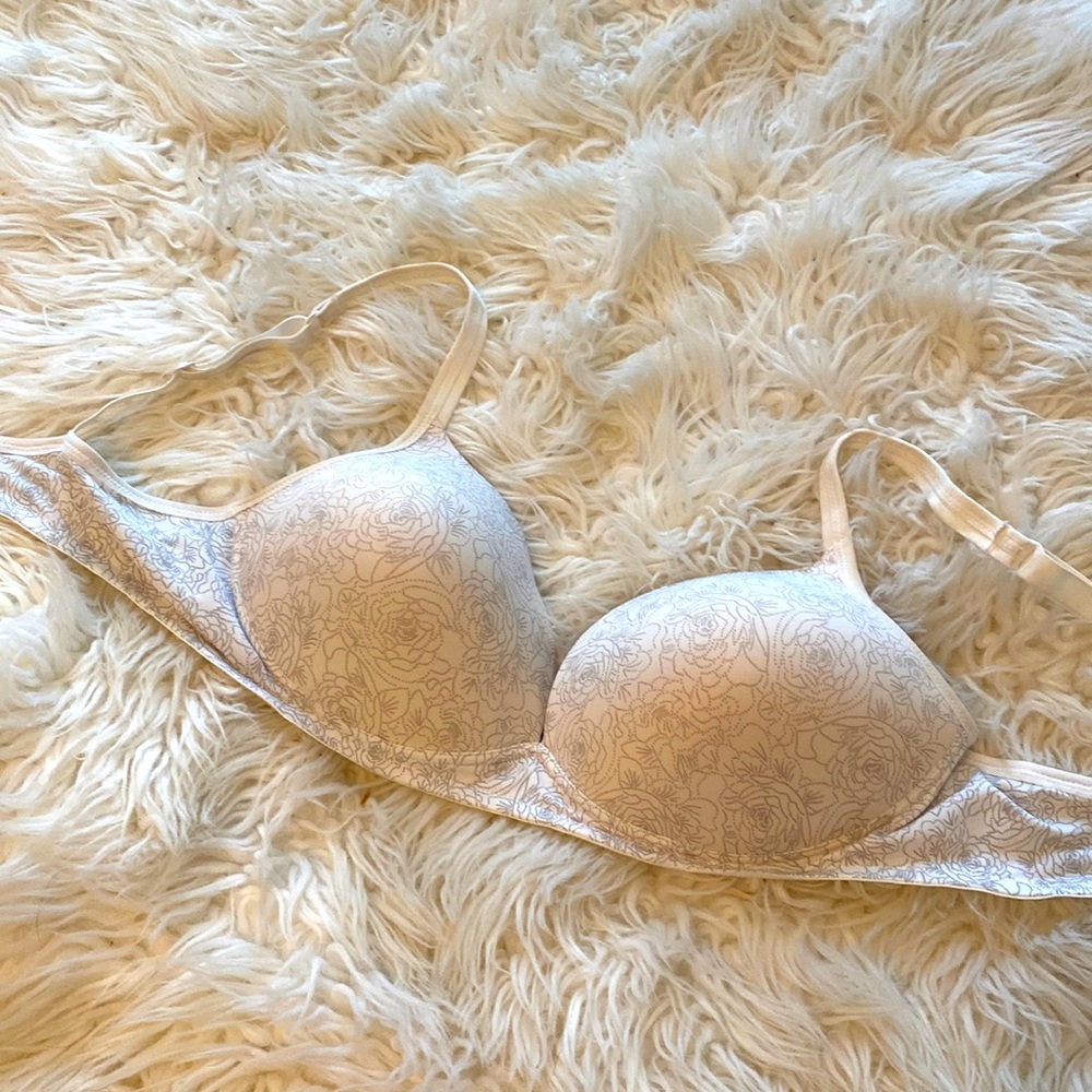 Lifting bra